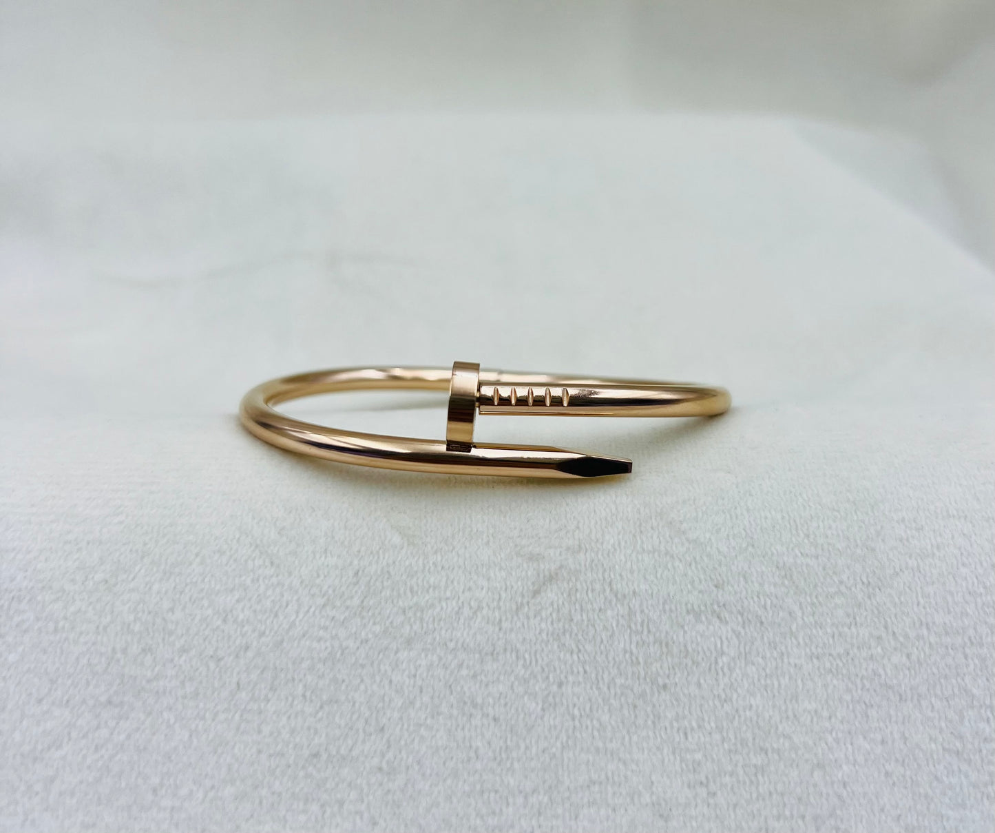 Brazalete Cartier Clavo Rosek