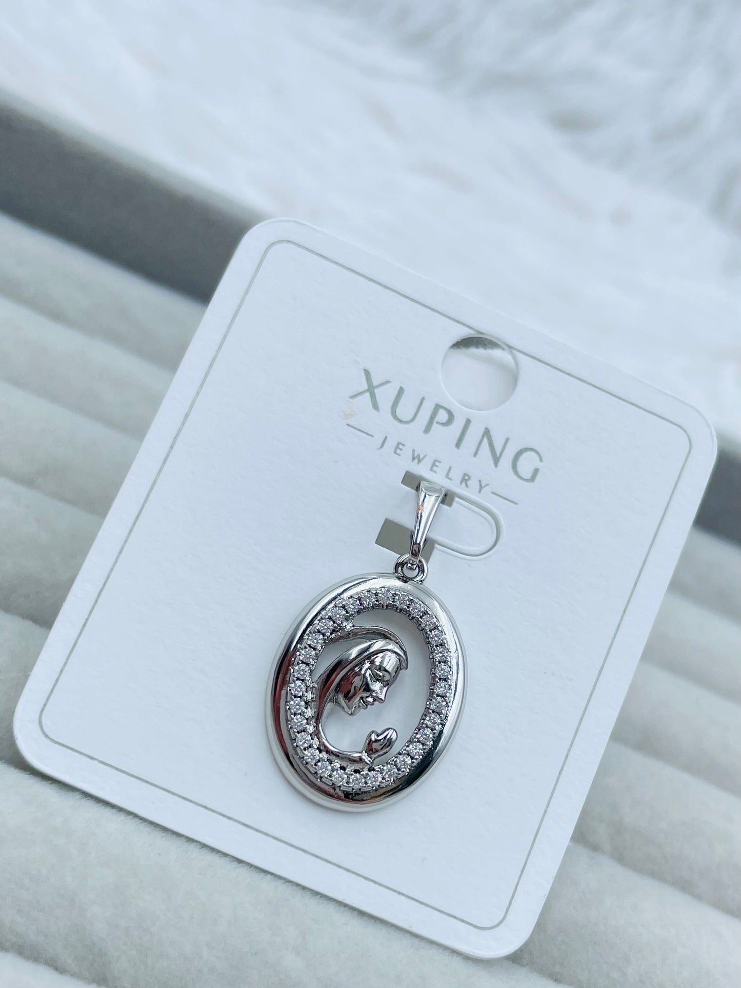 Dije Religioso Plateado