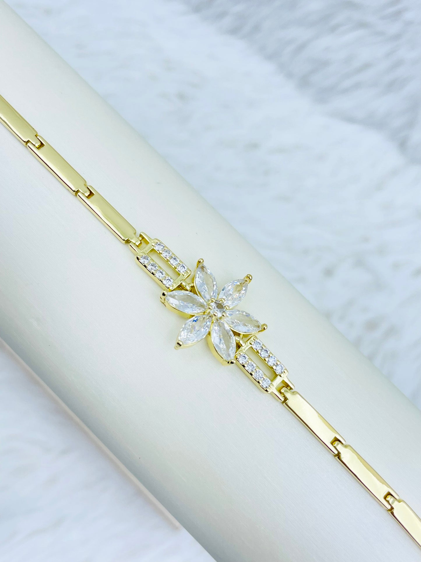 Pulsera dorada Rosek