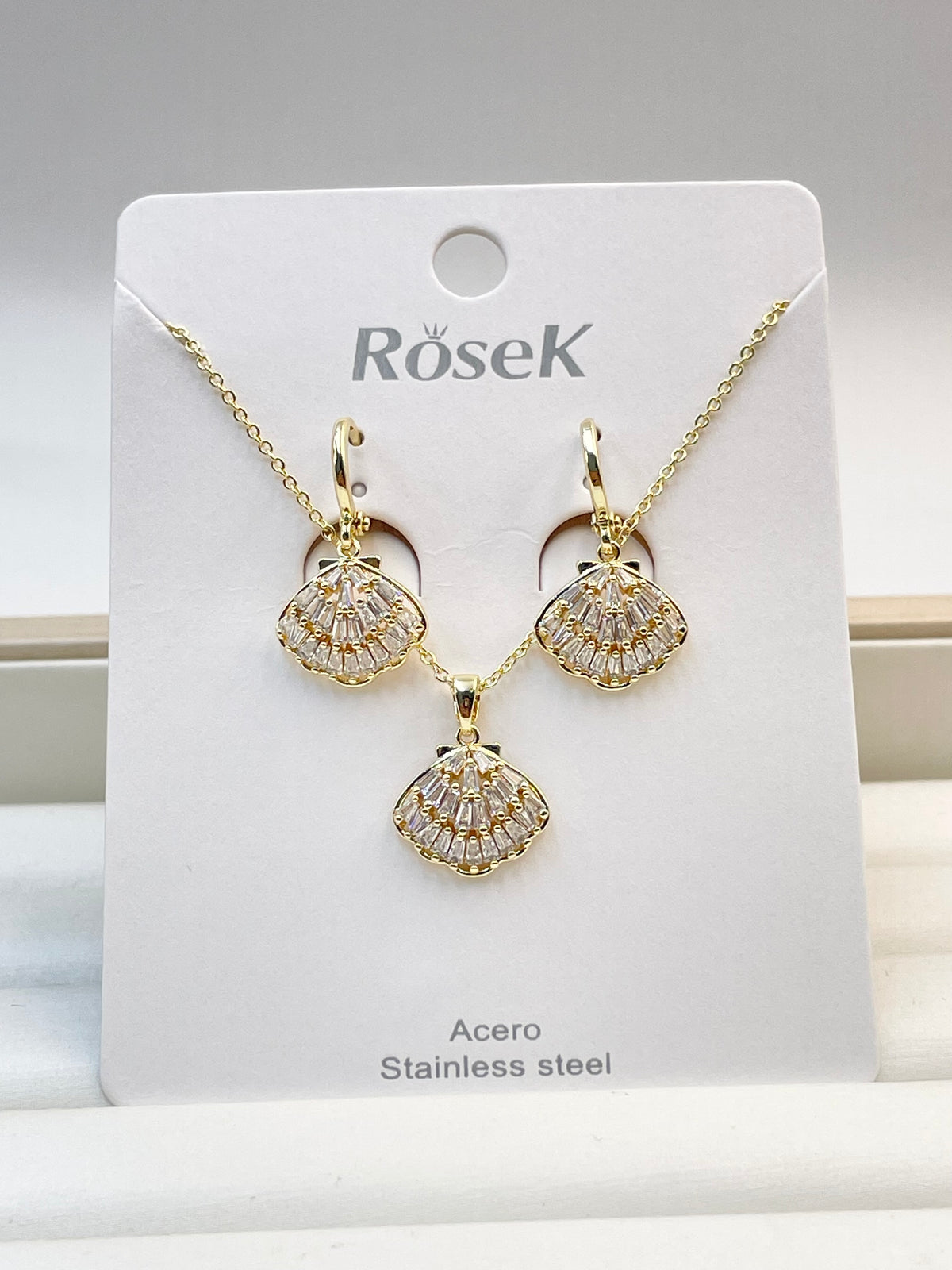 Conjunto Dorado
